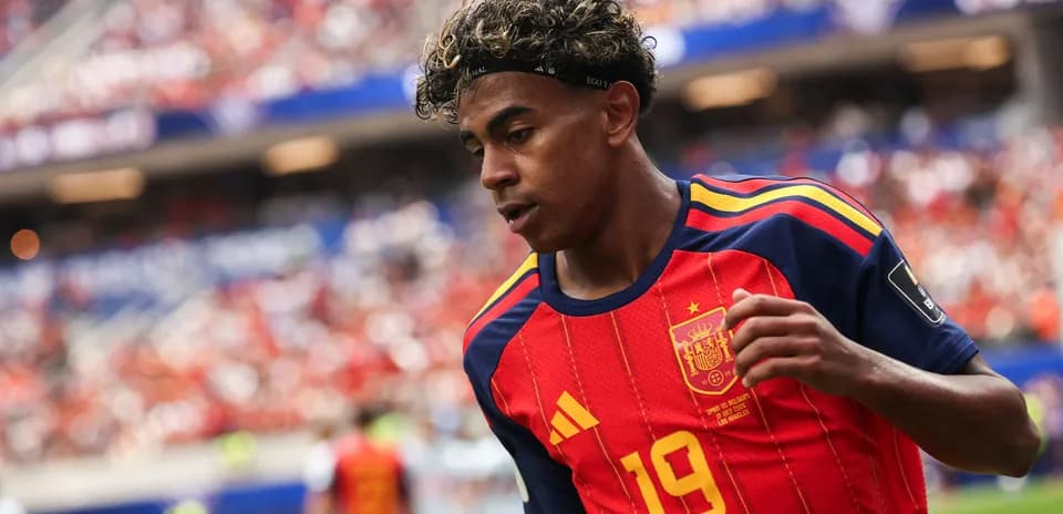 Joueur espagnol portant le maillot numéro 19 en action
