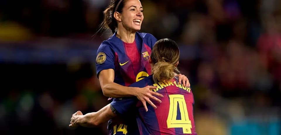 Joueuses du FC Barcelone célébrant un but ensemble