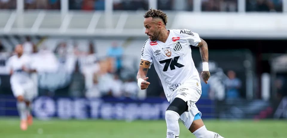 Joueur en action sur le terrain de football