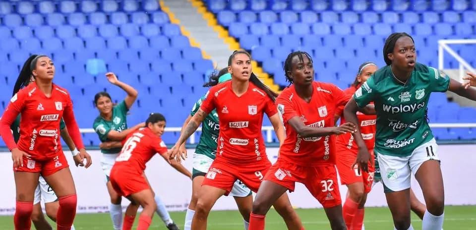 Joueuses de Deportivo Pasto et Millonarios en action