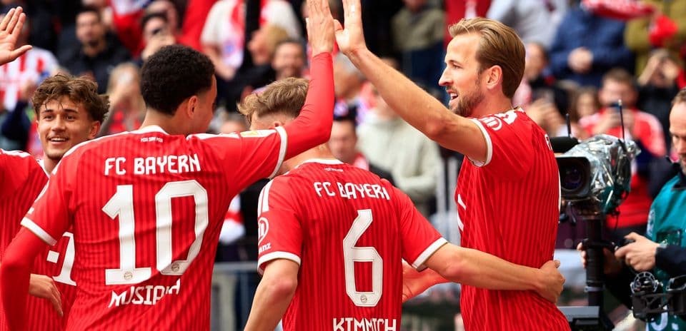 Joueurs du Bayern célébrant un but ensemble