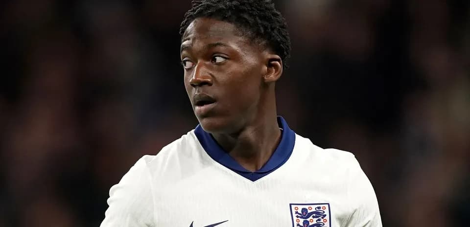 Joueur portant le maillot de l'Angleterre sur le terrain