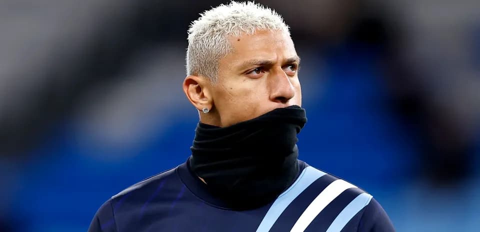 Joueur portant un col roulé avant le match