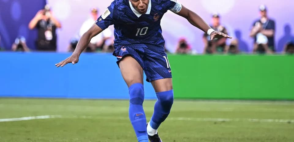 Kylian Mbappé célébrant un but pour la France