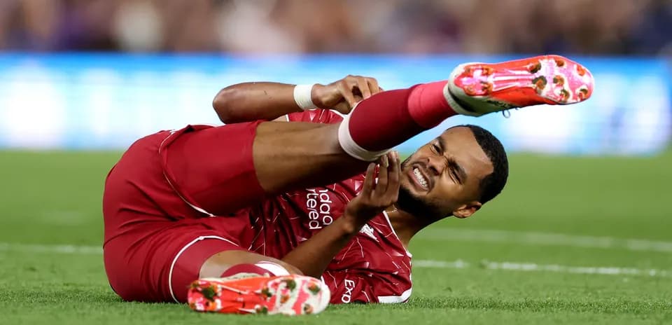 Joueur de Liverpool blessé au sol pendant le match