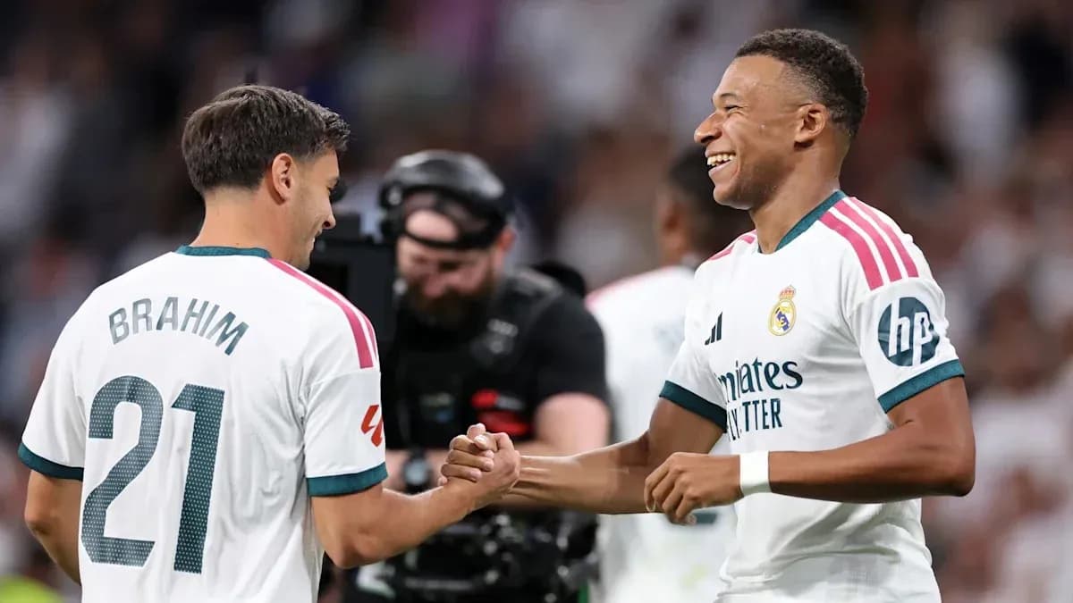 Brahim et Mbappé se serrant la main sur le terrain