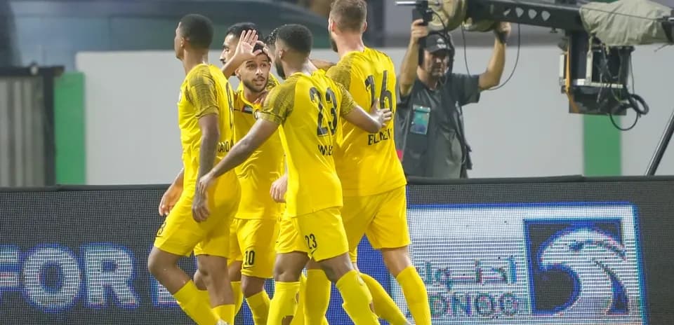 Joueurs célébrant un but lors du match