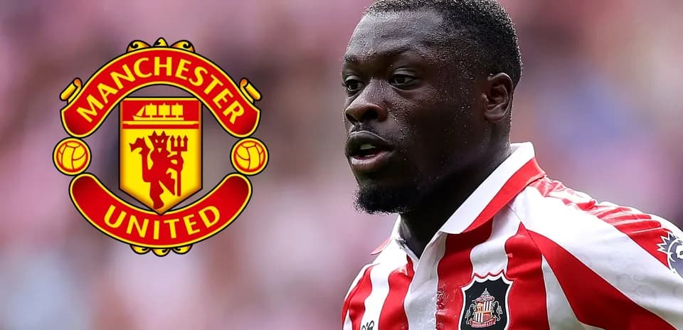 Joueur de Sunderland avec maillot rayé sur fond flou