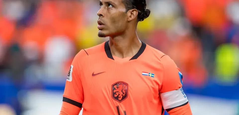 Joueur néerlandais en maillot orange sur le terrain