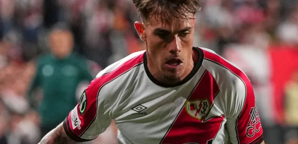 Joueur de Rayo Vallecano en action sur le terrain