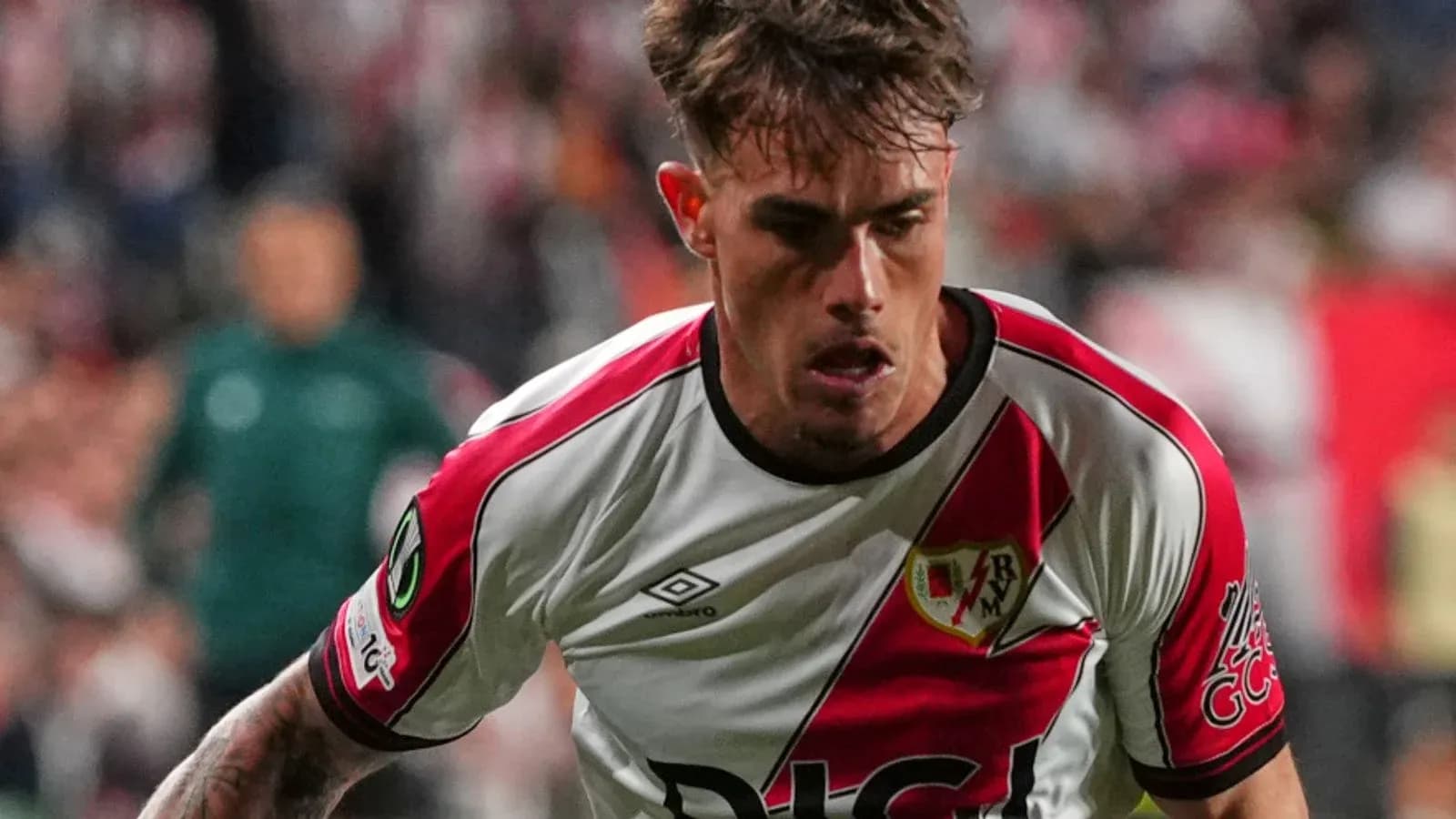 Joueur de Rayo Vallecano en action sur le terrain