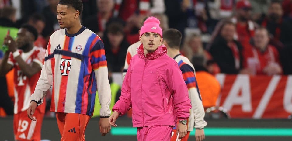 Joueurs de Bayern Munich quittant le terrain après le match