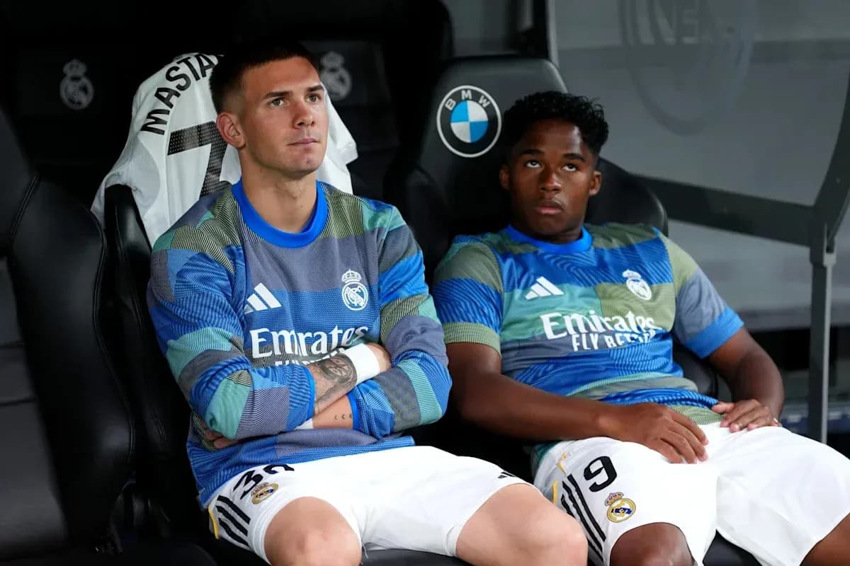 Deux joueurs de Madrid assis sur le banc