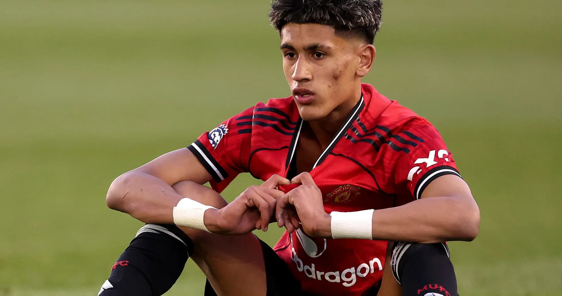 Joueur de Manchester United assis sur le terrain