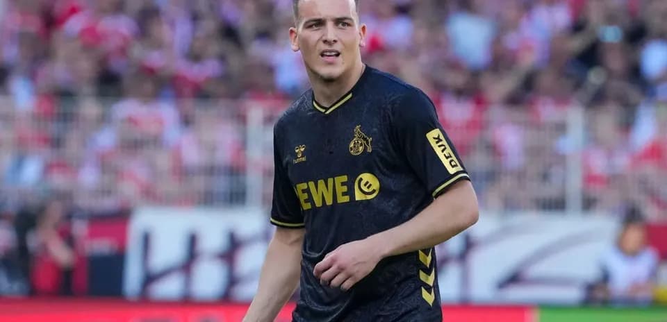 Joueur de Cologne sur le terrain pendant un match