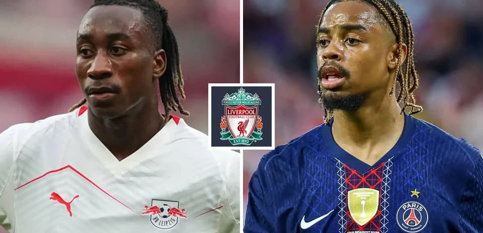Deux joueurs en maillots de football d'équipes différentes