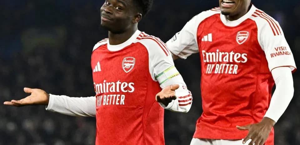 Deux joueurs d'Arsenal célébrant un but