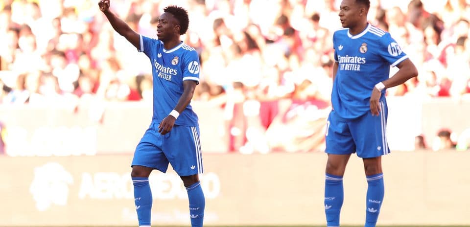 Vinícius et Mbappé lors d'un match de football