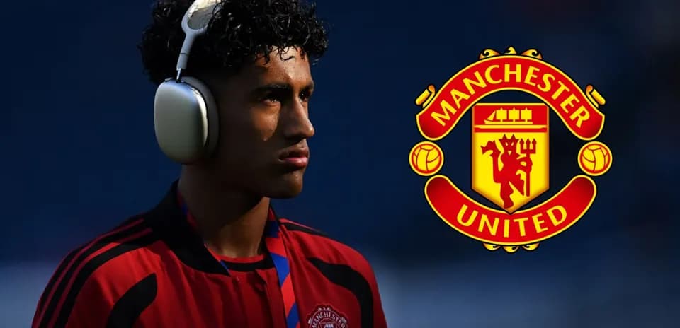 Joueur de Manchester United portant des écouteurs