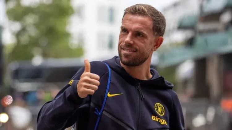 Joueur de Chelsea faisant un signe de pouce levé
