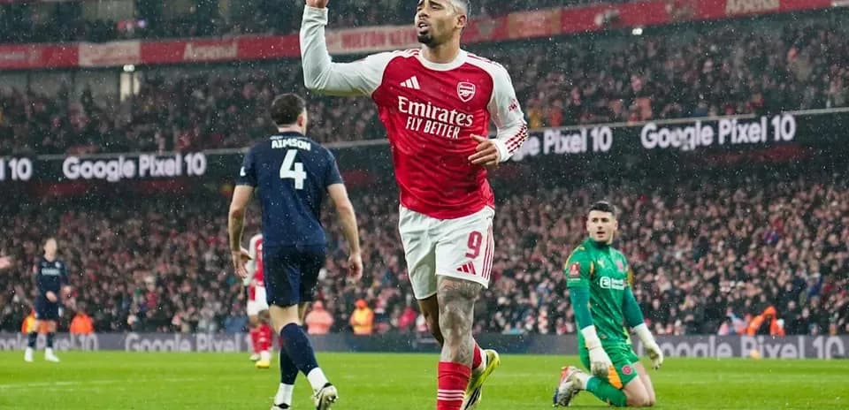 Joueur d'Arsenal célébrant un but au stade