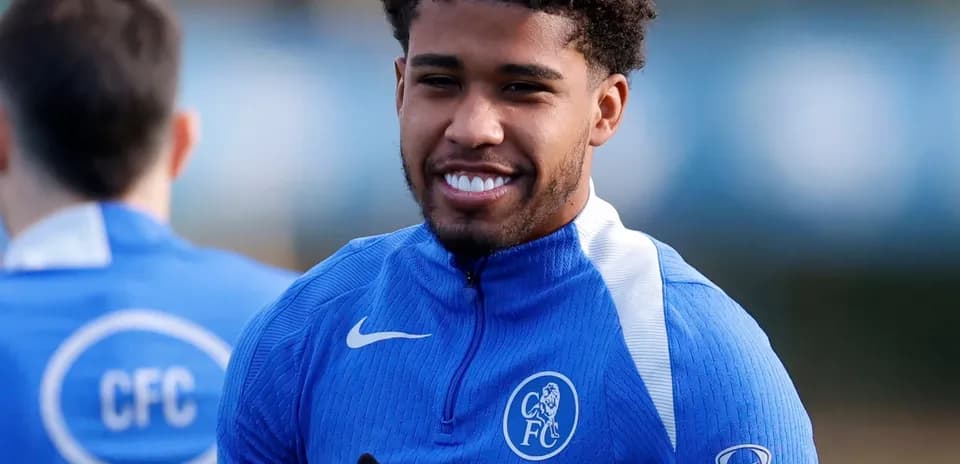 Joueur souriant lors d'un entraînement de l'équipe