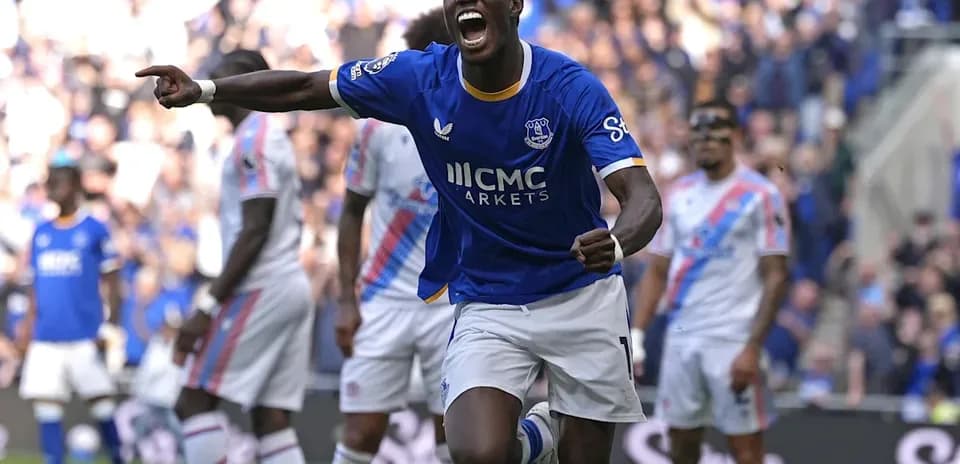 Joueur d'Everton célébrant un but au stade