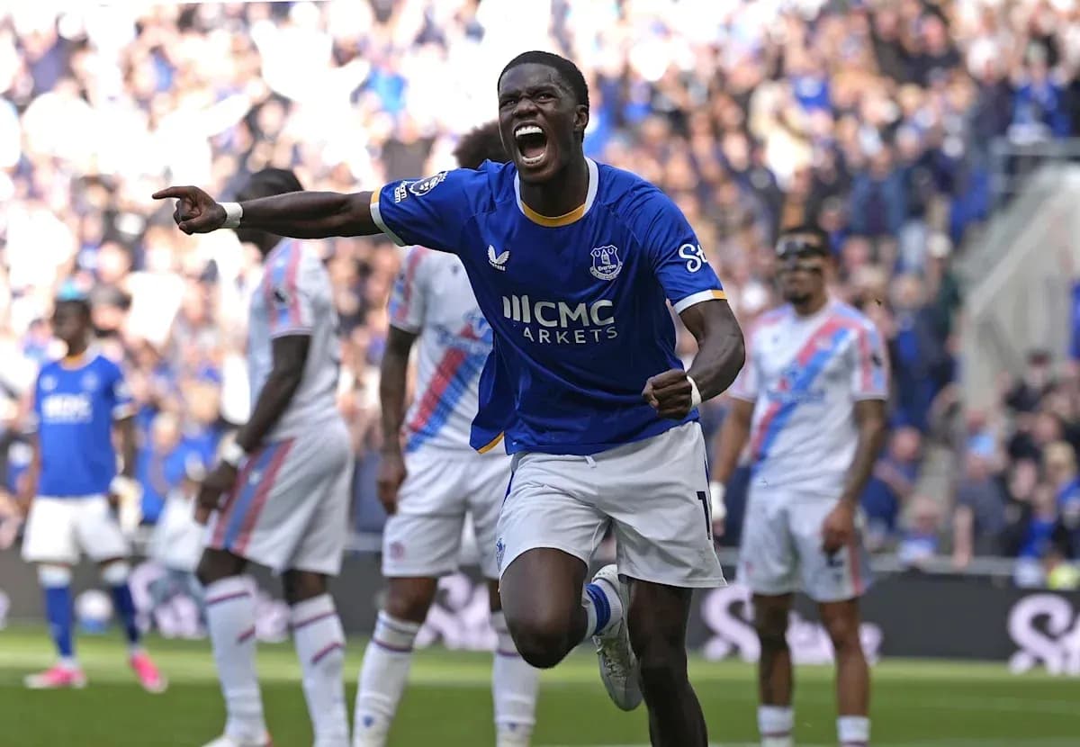 Joueur d'Everton célébrant un but au stade