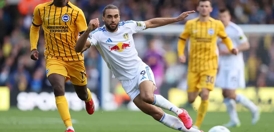 Joueur de Leeds en action contre Brighton