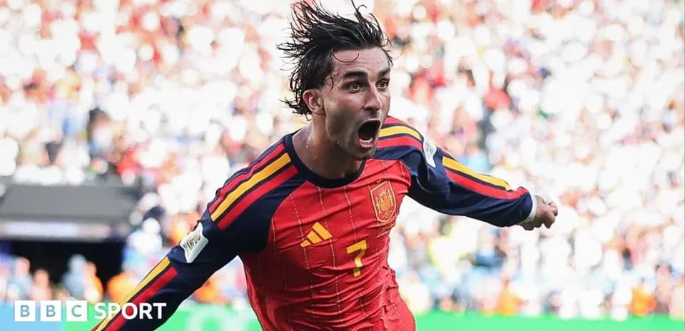 Joueur espagnol célébrant un but au match
