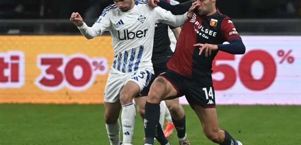 Deux joueurs en compétition pour le ballon
