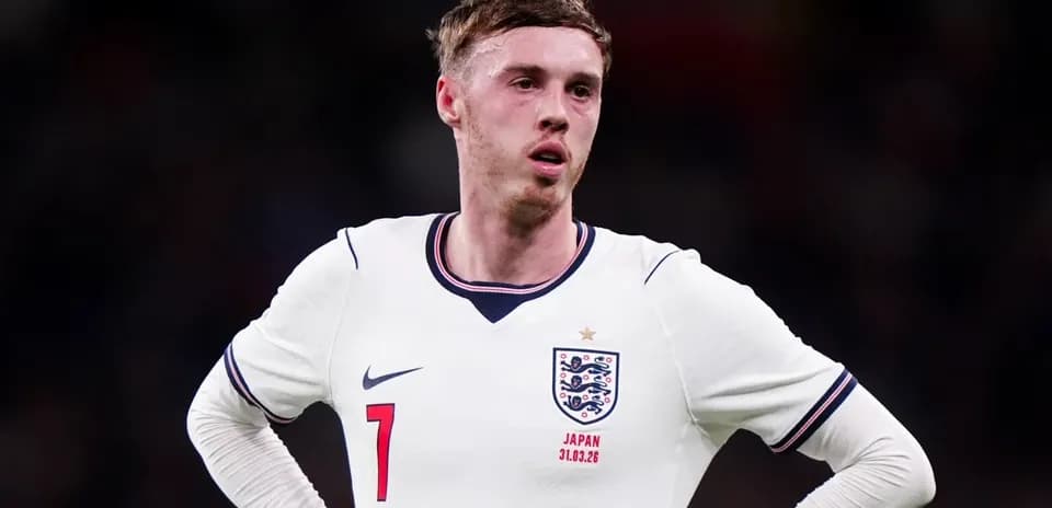 Joueur de l'Angleterre en maillot blanc sur le terrain