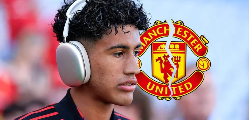 Joueur avec écouteurs avant un match de Manchester United