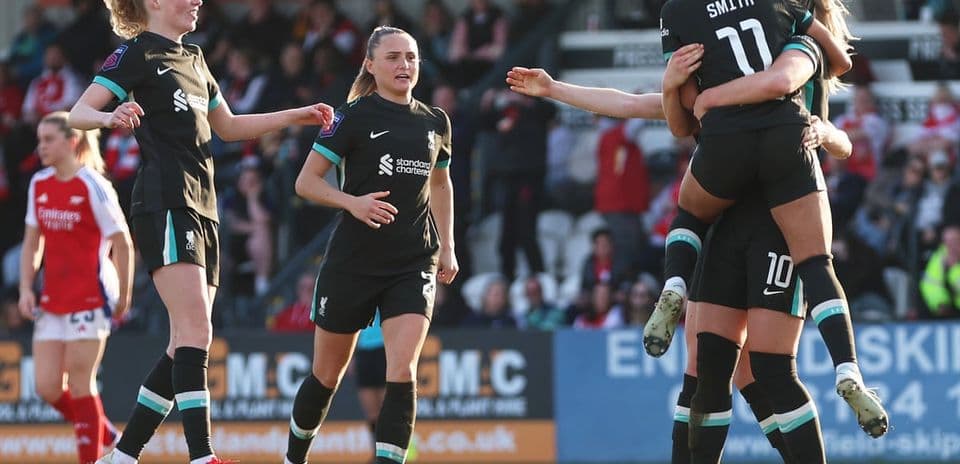 Joueuses de Liverpool célèbrent un but