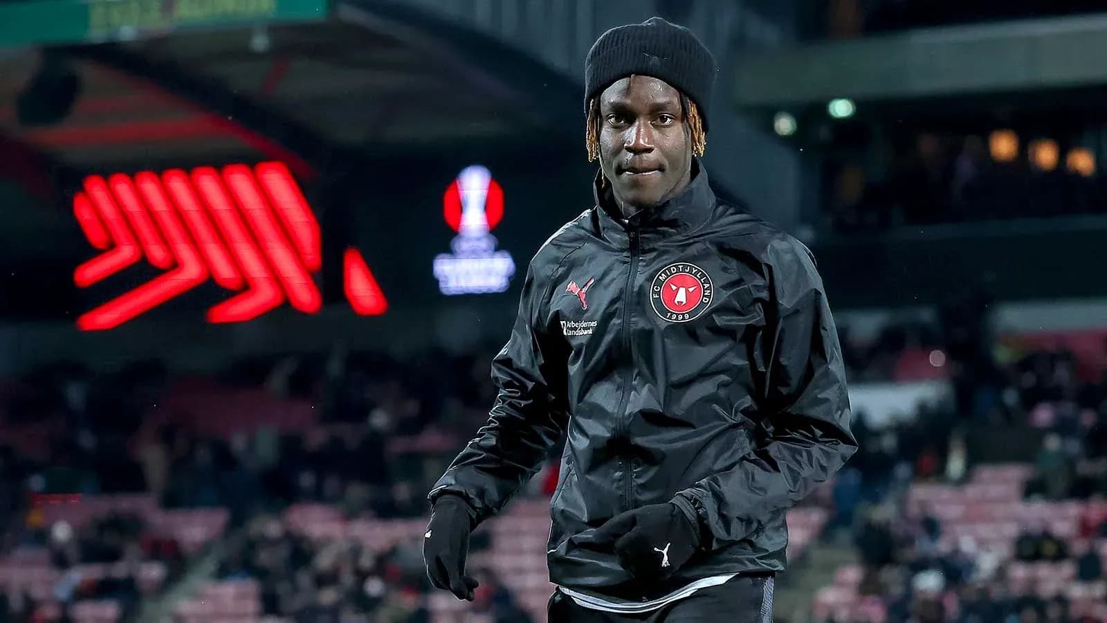 Joueur de FC Midtjylland sur le terrain avant le match