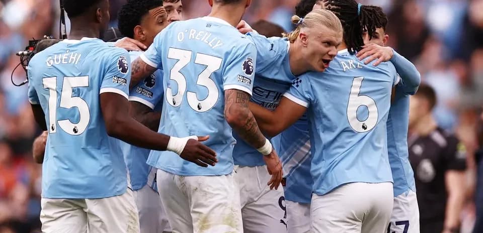Joueurs de Manchester City célébrant un but
