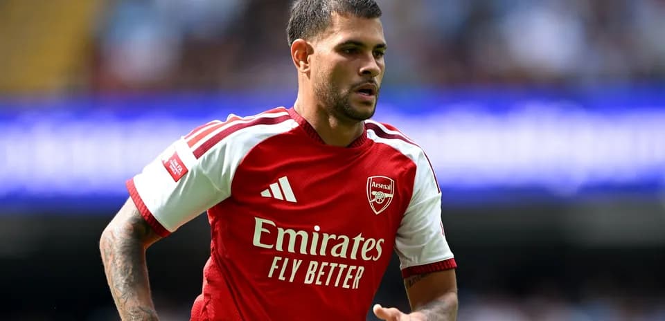 Joueur d'Arsenal courant sur le terrain