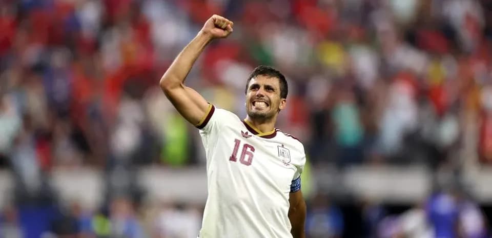 Joueur célébrant après un but lors du match