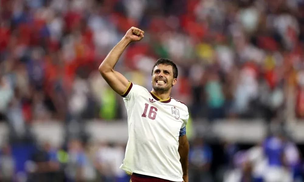 Joueur célébrant après un but lors du match