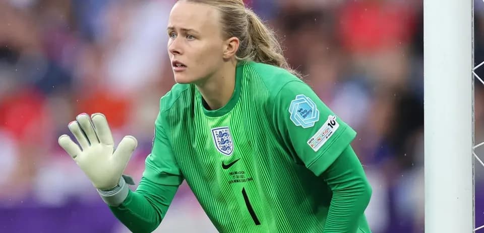 Gardienne en action avec un maillot vert