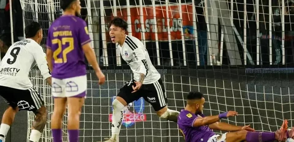 Joueur célébrant un but pour Colo Colo
