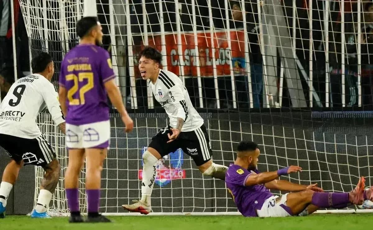 Joueur célébrant un but pour Colo Colo