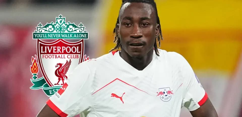 Joueur de football en maillot RB Leipzig avec logo Liverpool