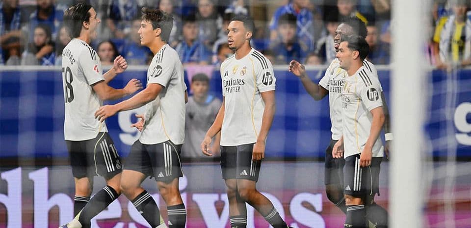 Joueurs du Real Madrid célébrant un but