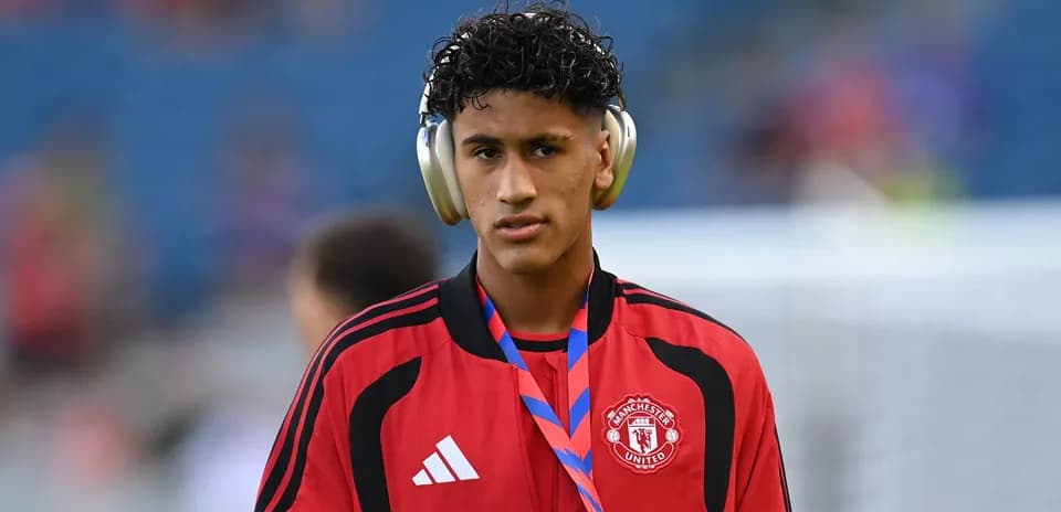 Joueur de Manchester United portant des écouteurs