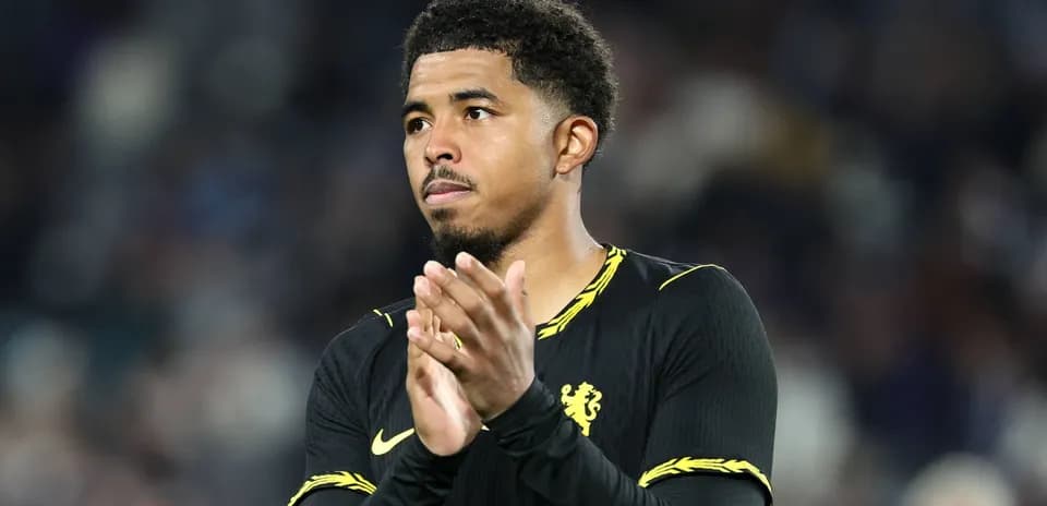 Joueur applaudissant après le match avec Chelsea