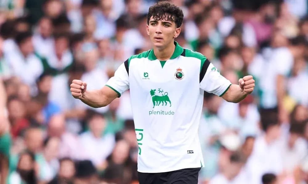 Joueur célébrant un but sur le terrain