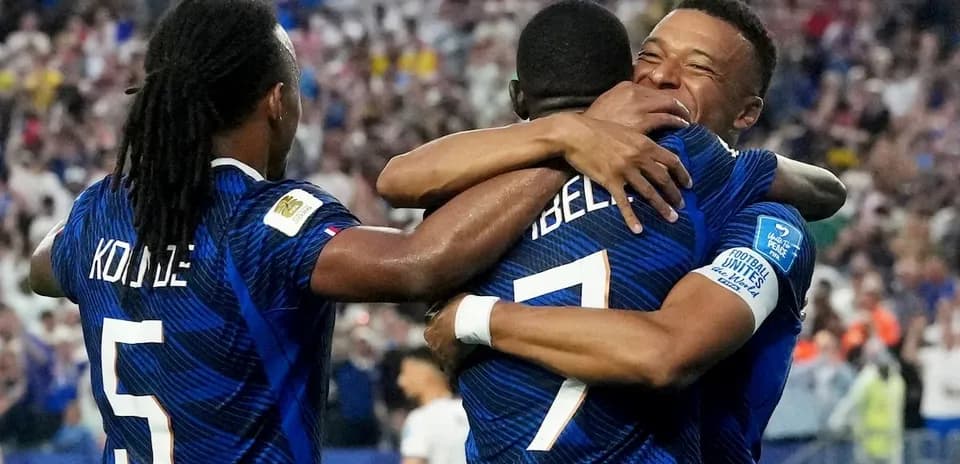 Joueurs français célébrant un but