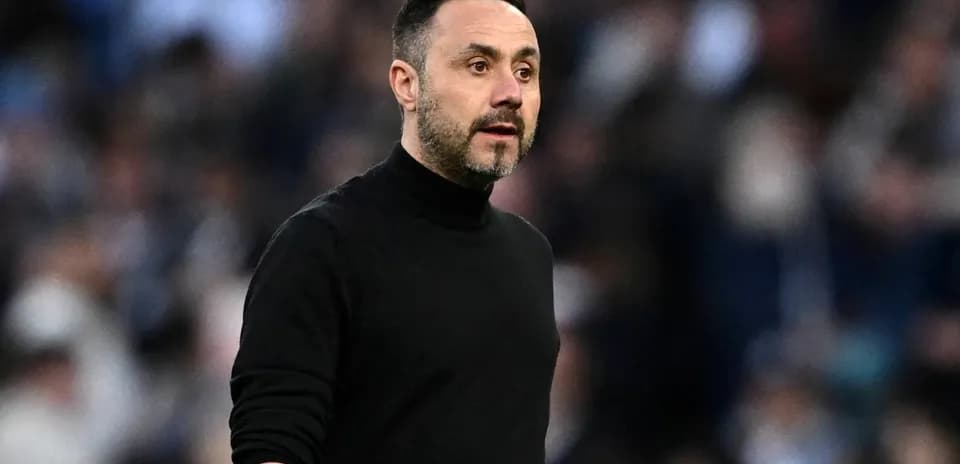 Entraîneur sur la touche pendant un match