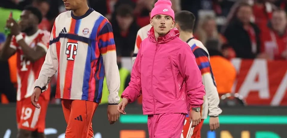 Joueurs de Bayern Munich quittant le terrain après le match